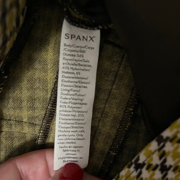 Spanx size M petite perfect pant cropped kick flare - Picture 4 of 4